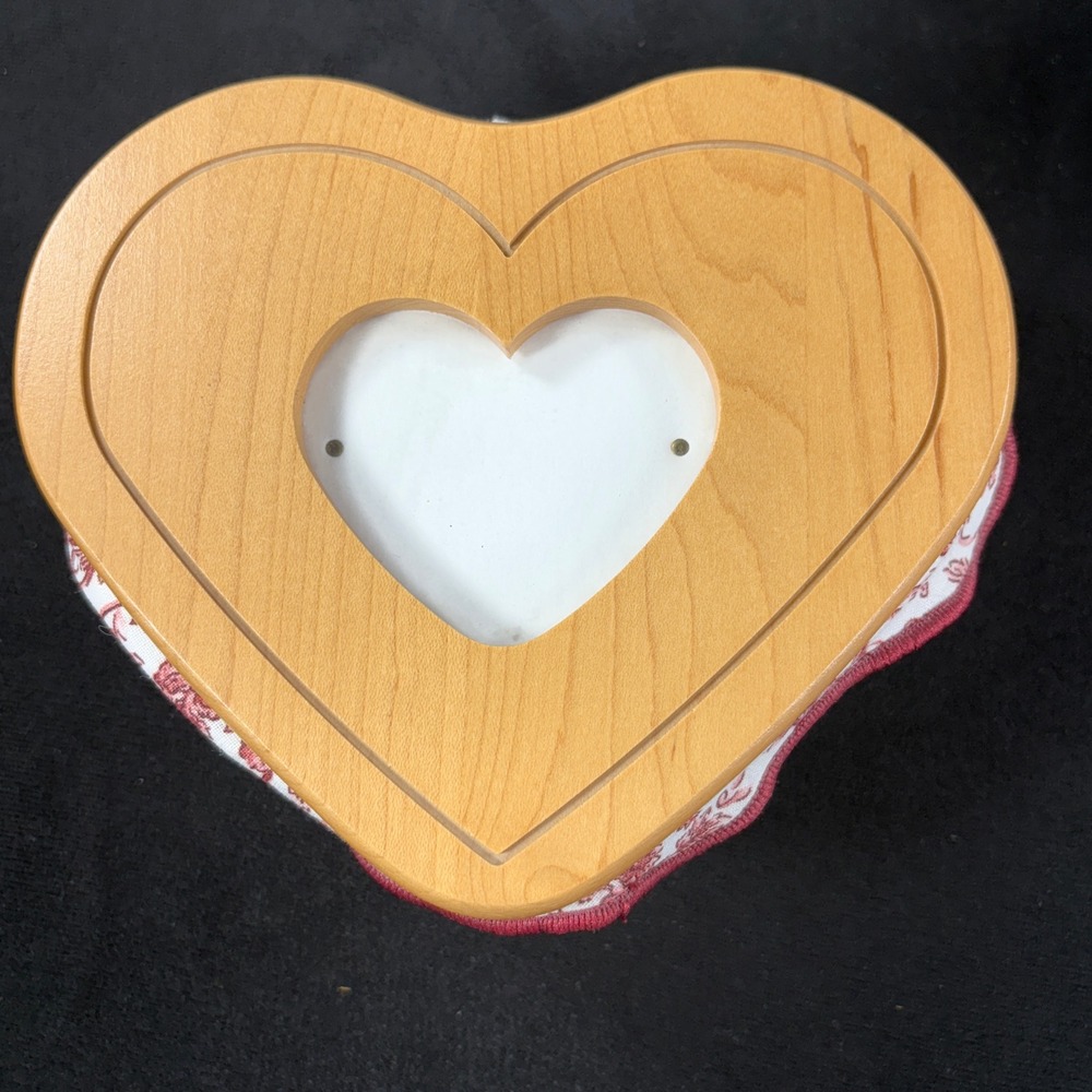 Longaberger 2000 Little Love Red Sweetheart Baskets‎ & Heart to Heart Stand Set - Picture 8 of 16